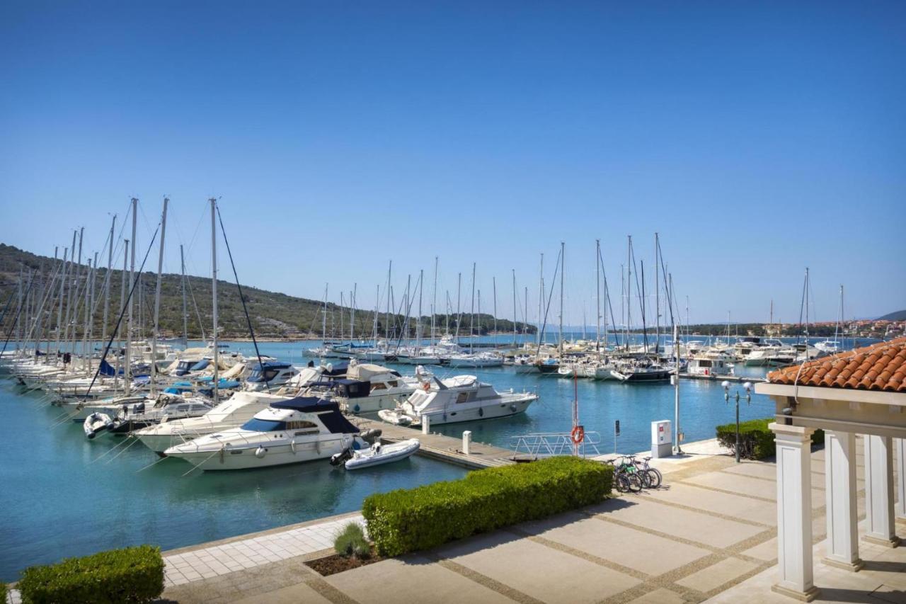 Apartment Aci Marina Cres Eksteriør bilde